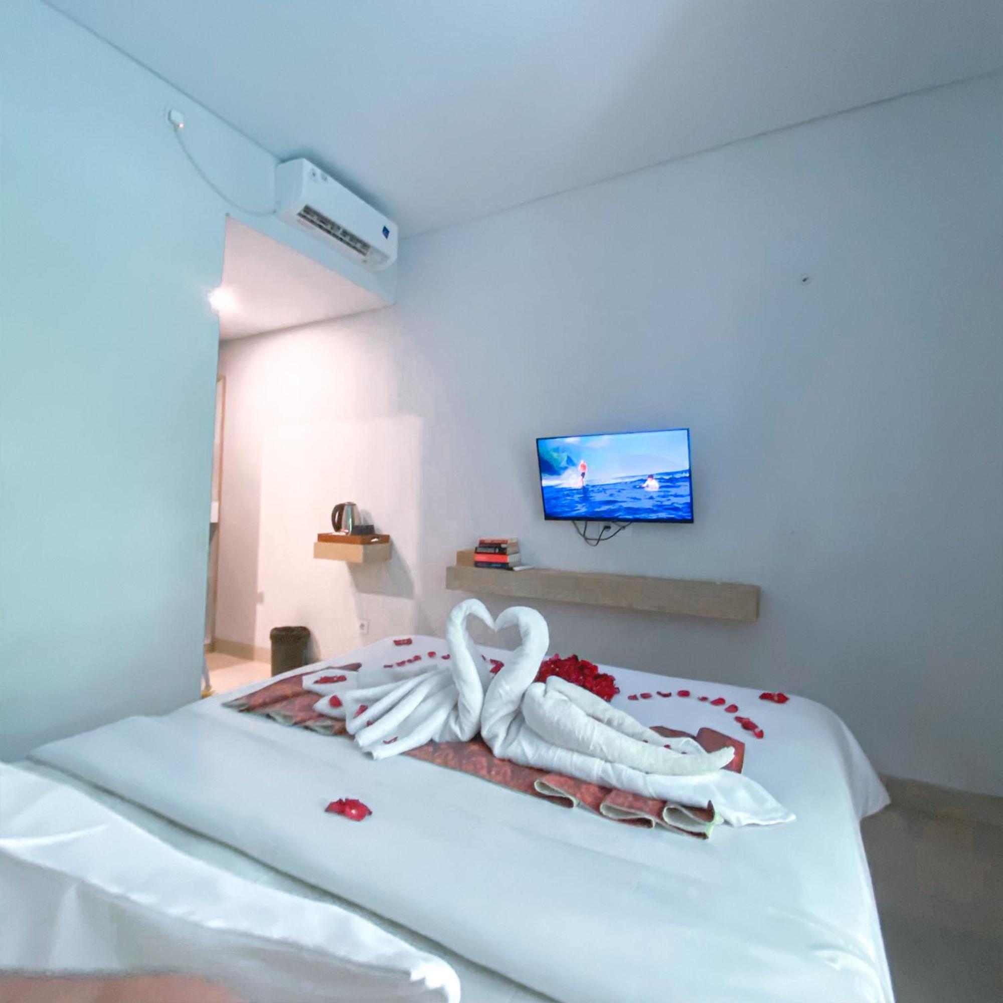 ג'ימבאראן Manuver Surf And Stay Uluwatu Bali מראה חיצוני תמונה